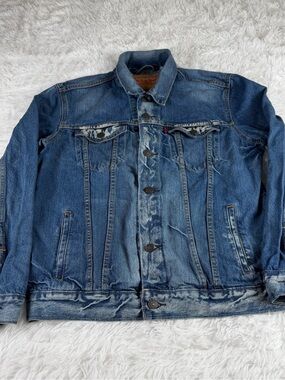 Levi’s denim trucker jacket men’s large distressed heavy duty 72334 cotton jeans